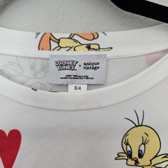 NWOT Unique Vintage Looney Tunes Cropped Tshirt Size Small - Picture 3 of 5
